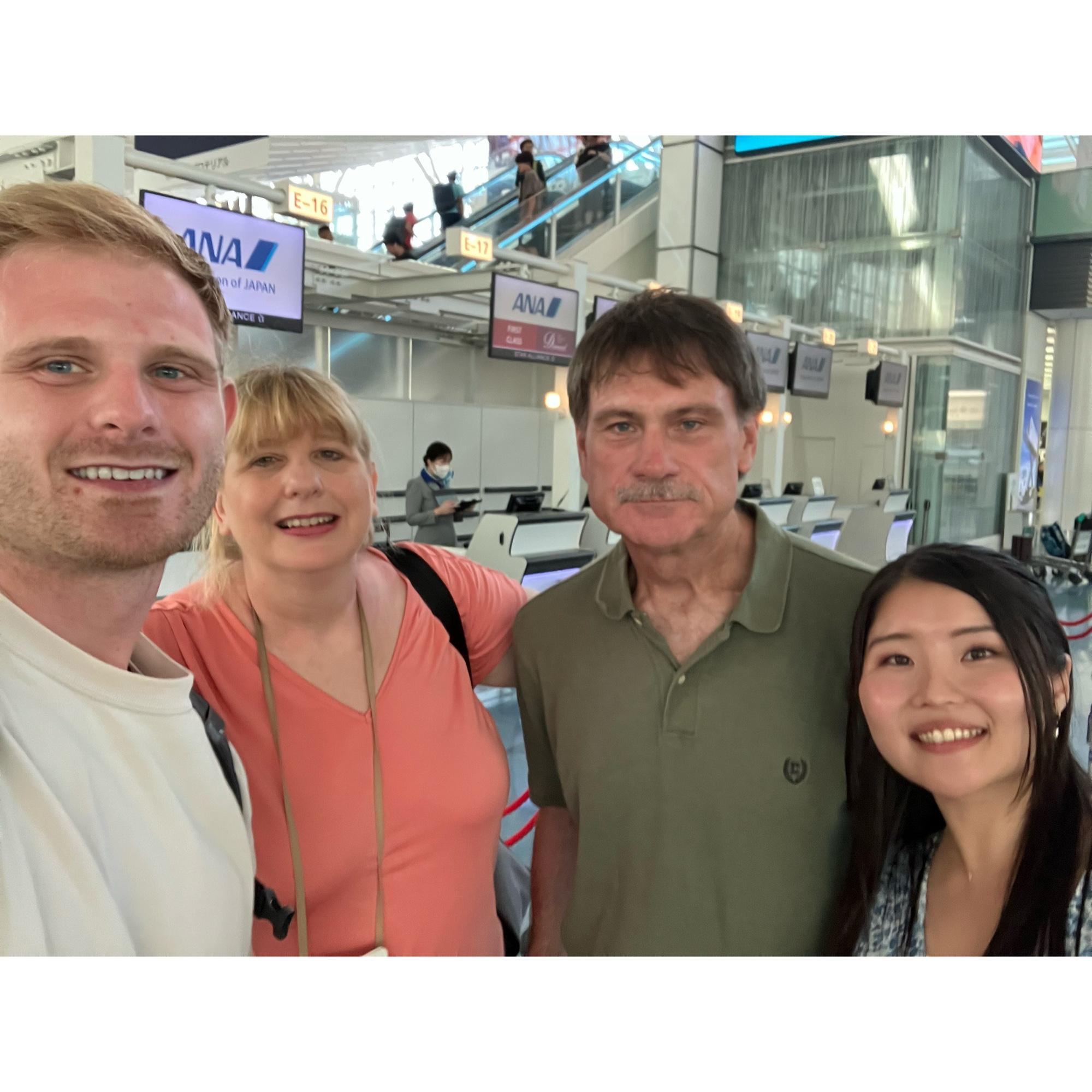 Mai met Frank’s parents @Haneda airport