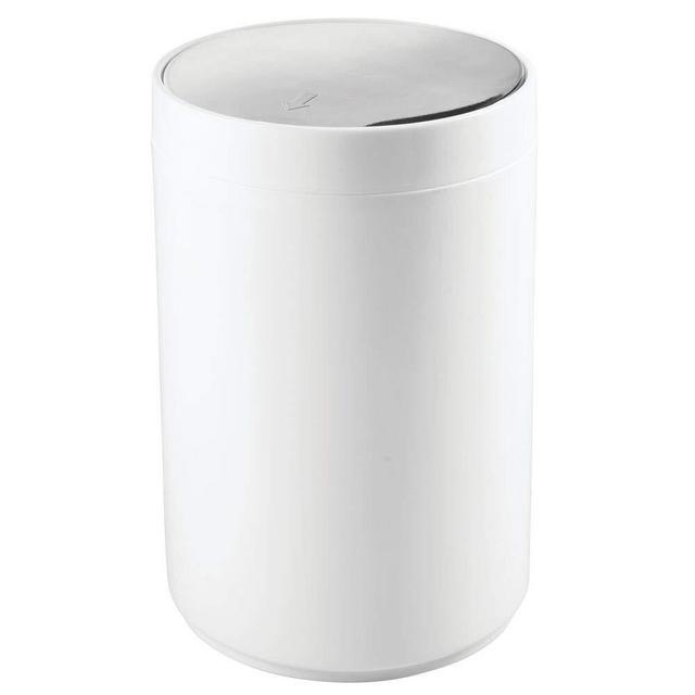 mDesign Small Round Plastic Trash Can Wastebasket, Garbage Container Bin with Swing Top Lid - for Bathrooms, Kitchens, Home Offices - 1.3 Gallon/5 Liter - White/Chrome