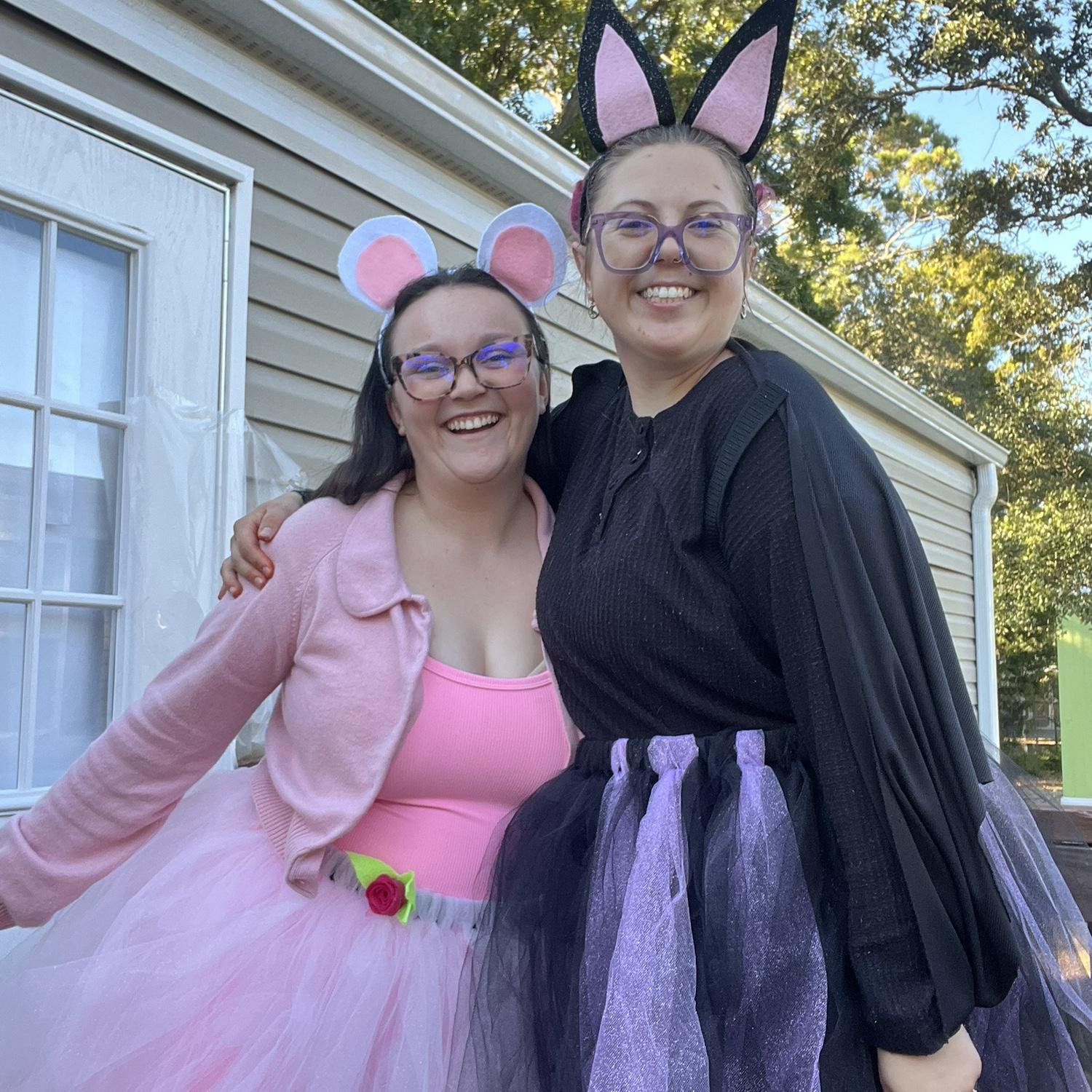 Angelina Ballerina and a sparkly bat fall in love on Halloween.