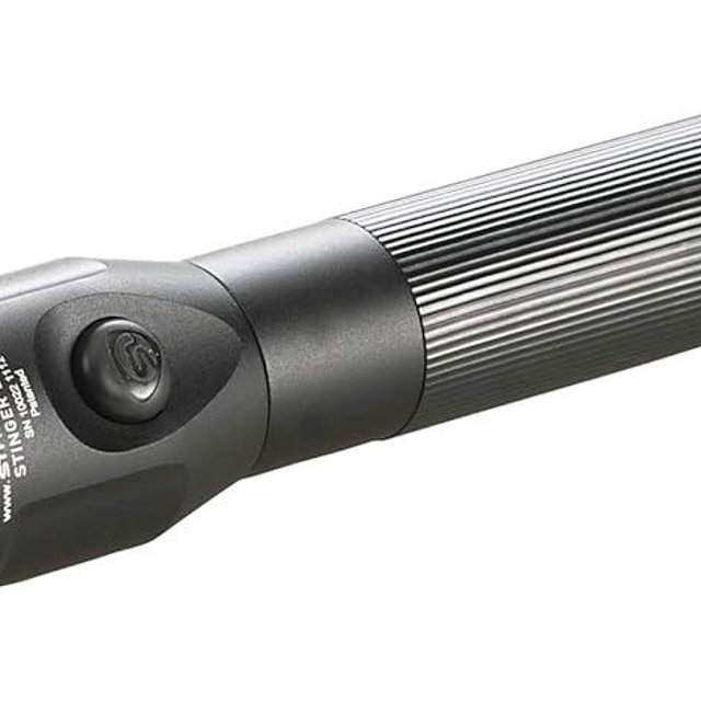 Streamlight 75434 Stinger LED High Lumen Rechargeable Flashlight with 120-Volt AC/12-Volt DC Piggyback Charger - 800 Lumens, Black