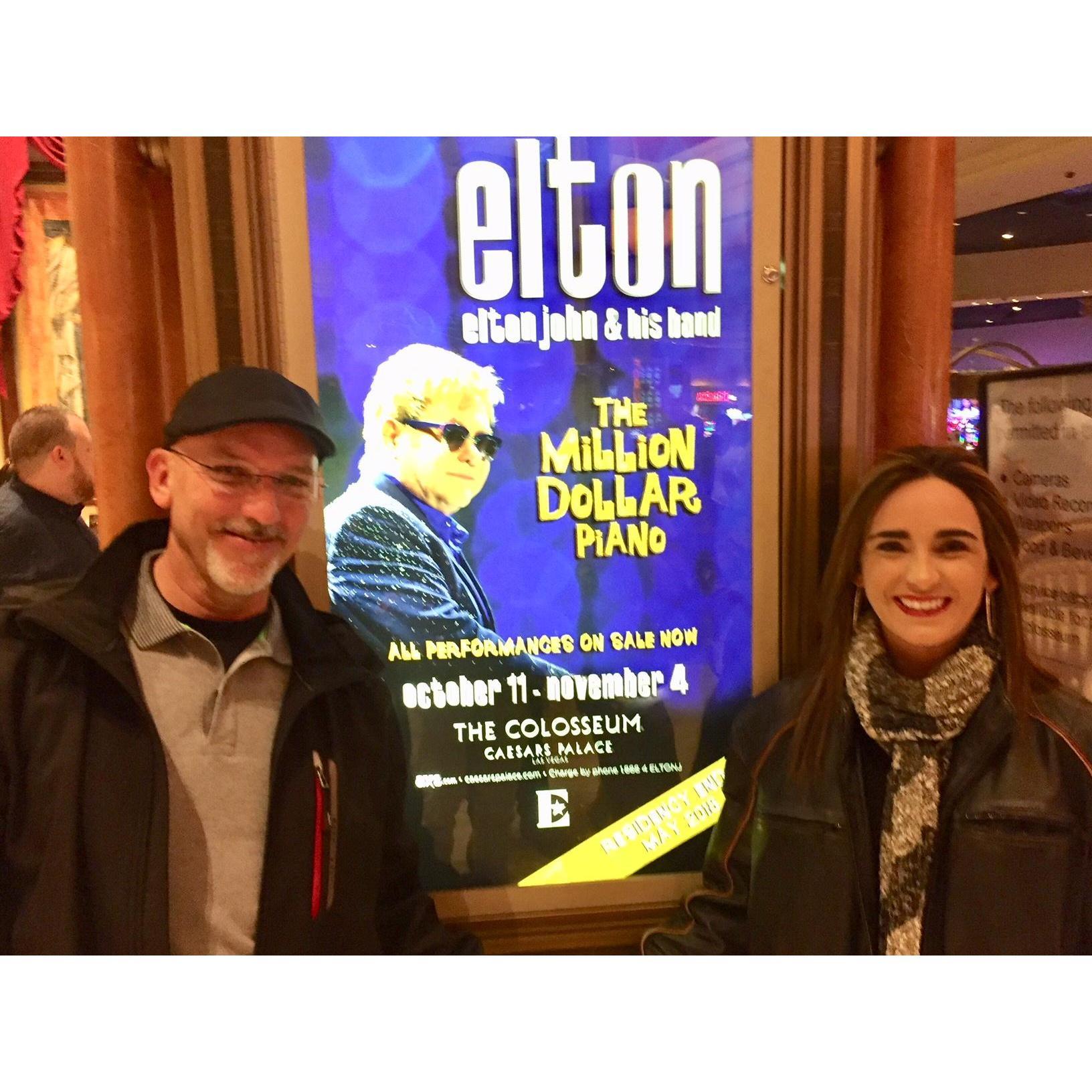 Bailando y escuchando la buena música de uno de nuestros artistas favoritos en el Caesars Palace de Las Vegas, Sir Elton John.
