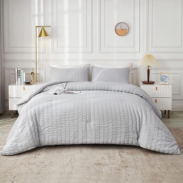 AveLom Seersucker Queen Comforter Set (90x90 inches), 3 Pieces - 100% Soft Washed Microfiber Lightweight Comforter with 2 Pillowcases, All Season Down Alternative Comforter Set for Bedding, Light Gray