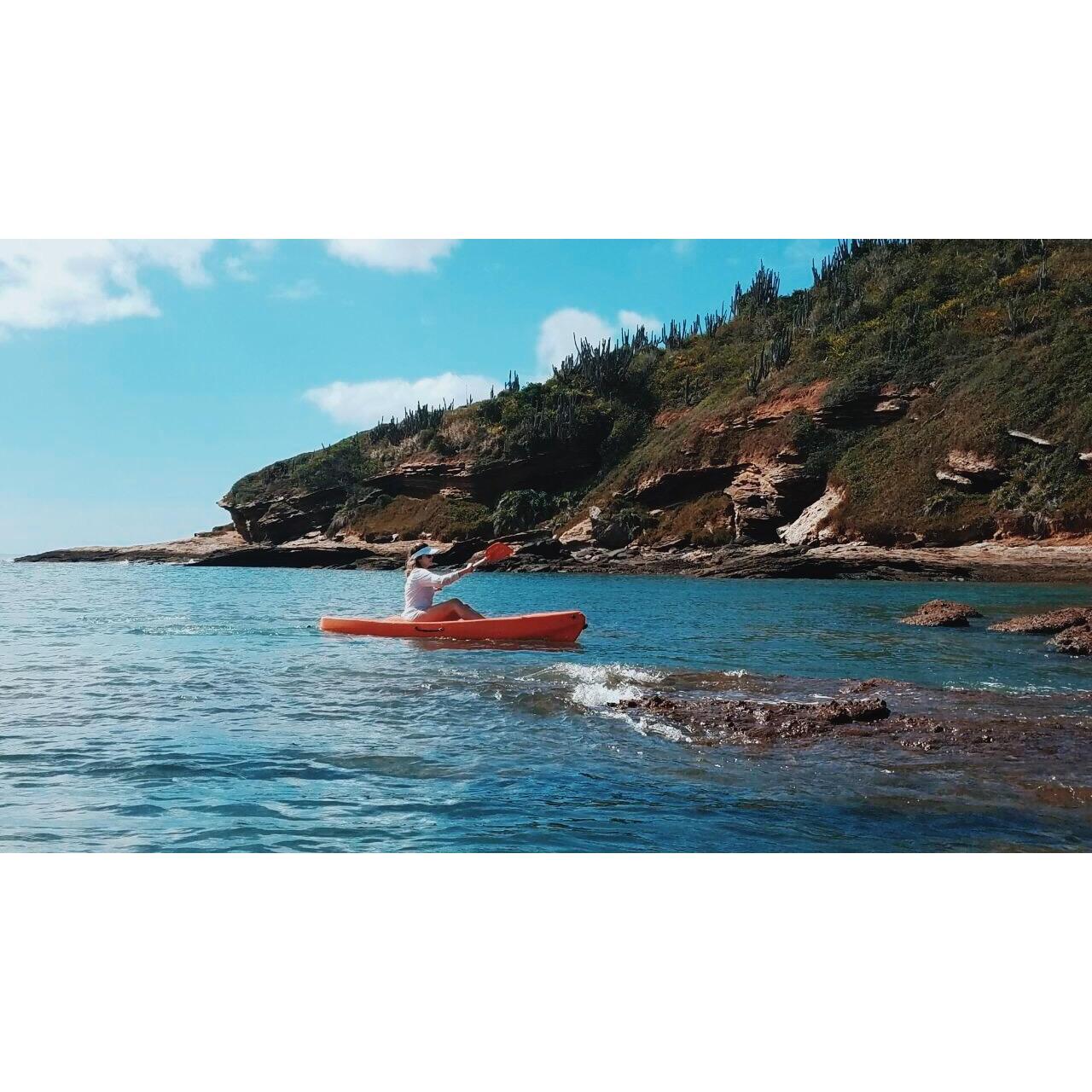 Kayaking between Manguinhos and Tartaruga beaches.