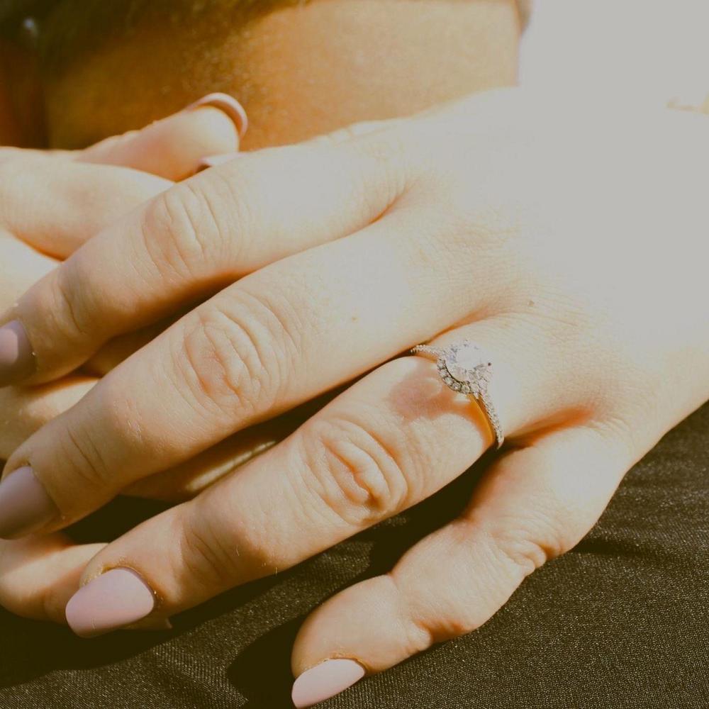 Haley Dibble and Andrew Bennett's Wedding Website, image size:1000x1000