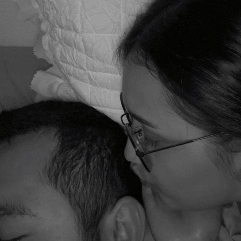 Especially love the smallest moments with you.

Gracias por estar conmigo en todo momento.