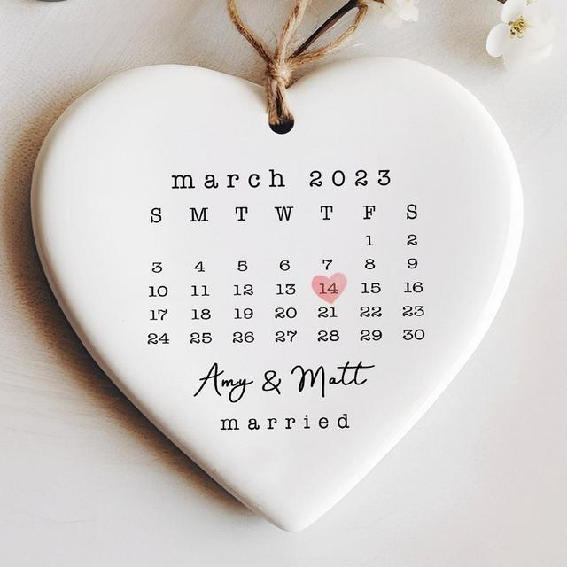 Married Ornament, Wedding Gift, Wedding Date ornament, Heart Calendar, Anniversary Gift, Our First Christmas, Newlywed Gift, Engagement Gift
