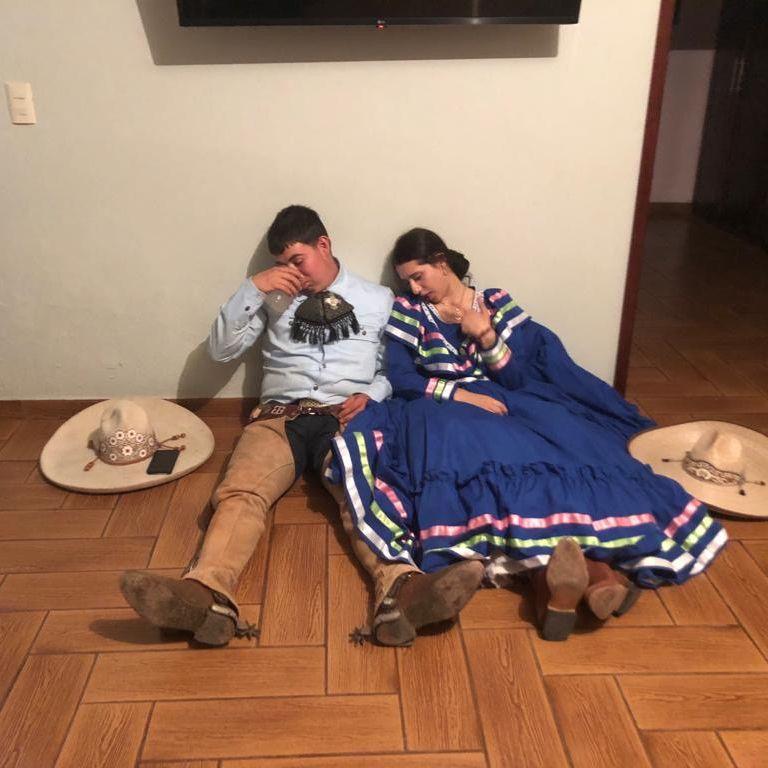 Llegamos ala casa salimos en el desfile de charros y bueno estuvo ese 24 agosto muy bonito y divertido!!!tomamos mucho