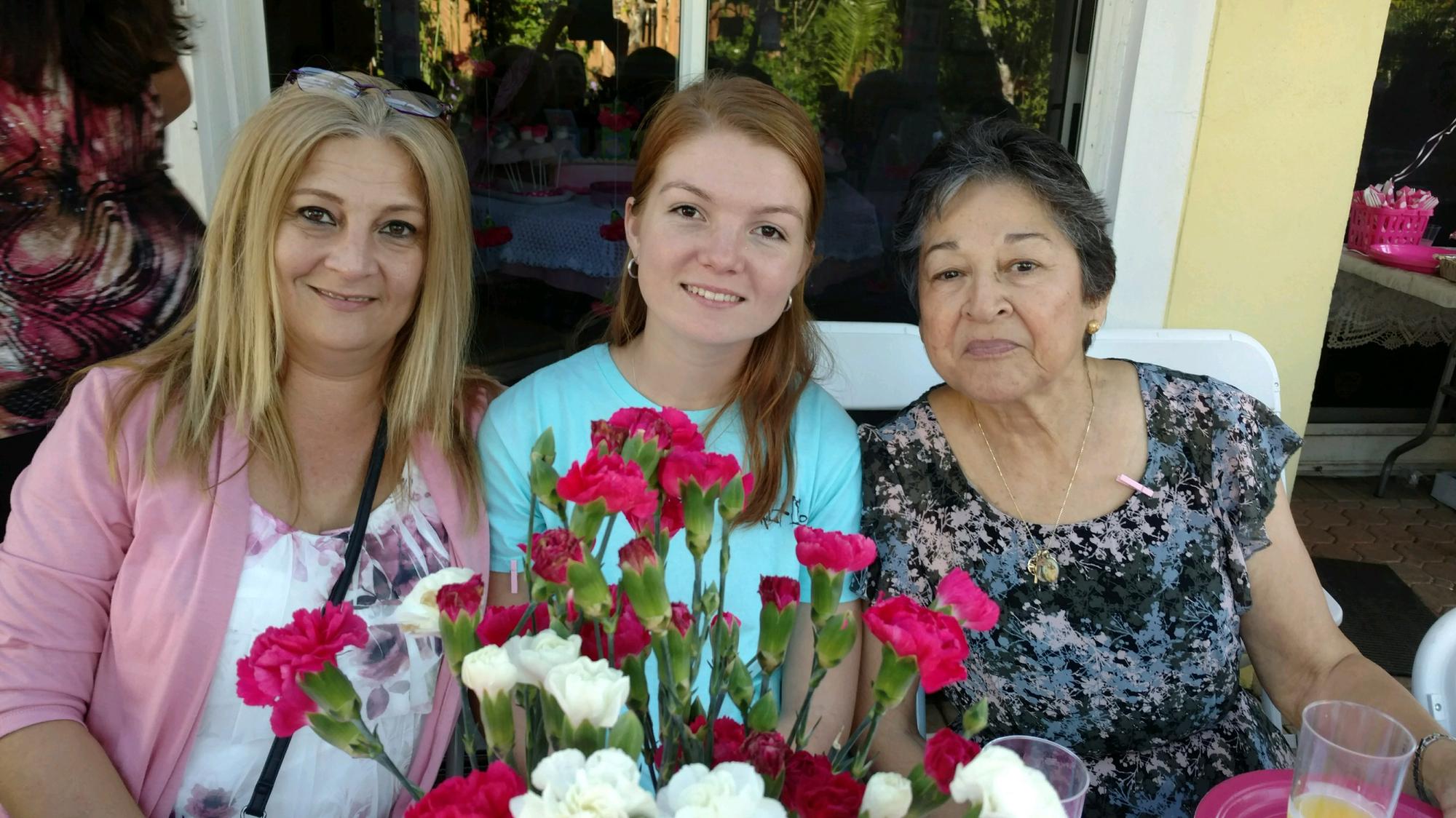 Lea with her mom and grandma
