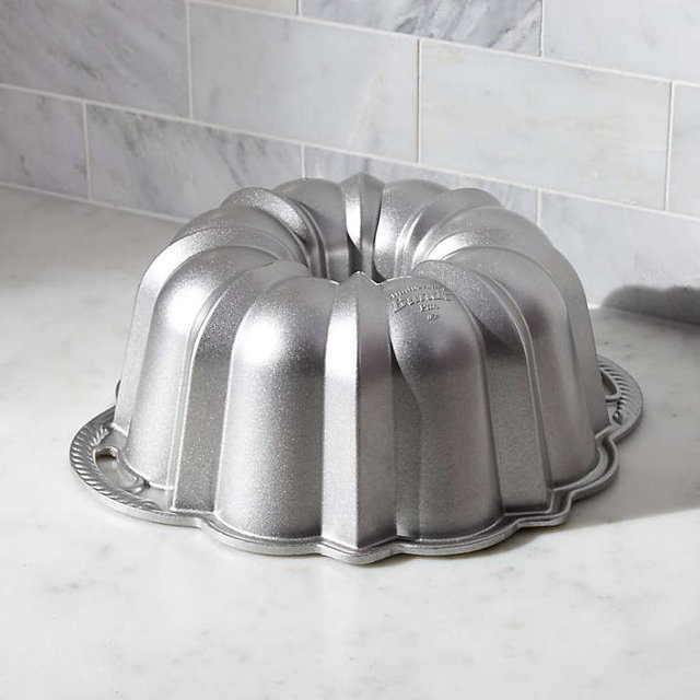 Nordic Ware ® Anniversary Bundt ® Pan