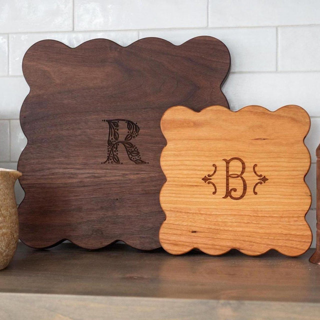 Scallop Monogram Cutting Board | Personalized Cutting Board | Personalized Charcuterie Board | Personalized Gift | Custom Gift Idea Wedding