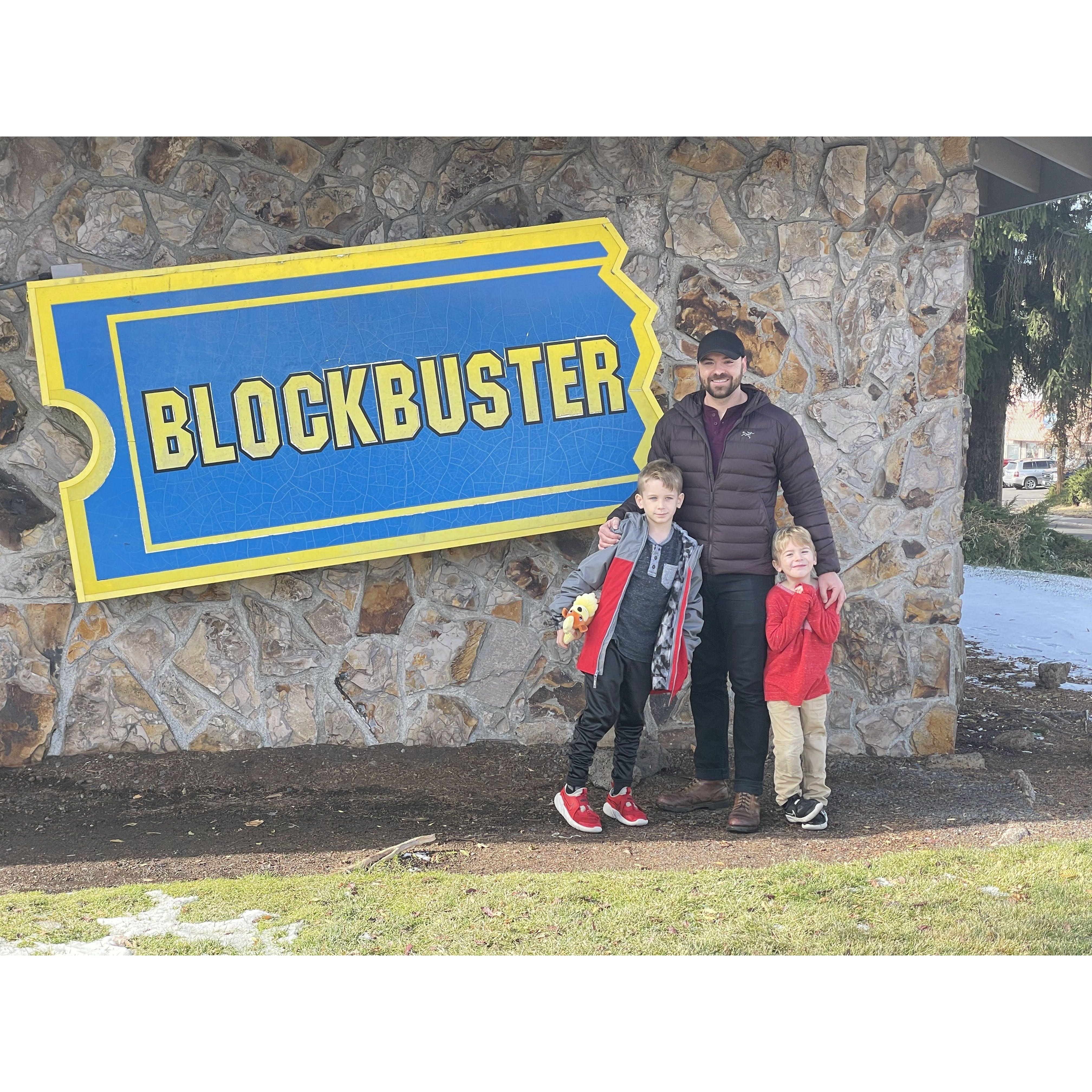 A visit to the last existing Blockbuster!