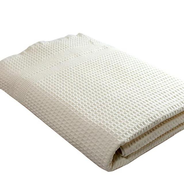 Gilden Tree Premium Bath Towel 100% Natural Cotton Quick Dry Waffle Weave Lint Free Soft Luxurious Fabric Solid Colors Oversized Thin Cloth Fade Resistant (Cream)