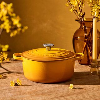 Signature Round Dutch Oven