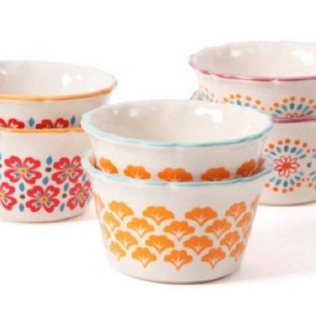 The Pioneer Woman Flea Market Scalloped 7 oz Ramekins, Assorted Designs, Set of 6