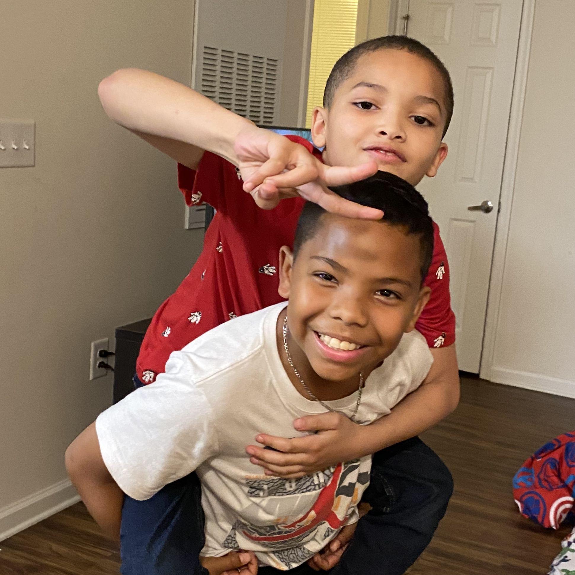 Skylar met Mycah for the first time.