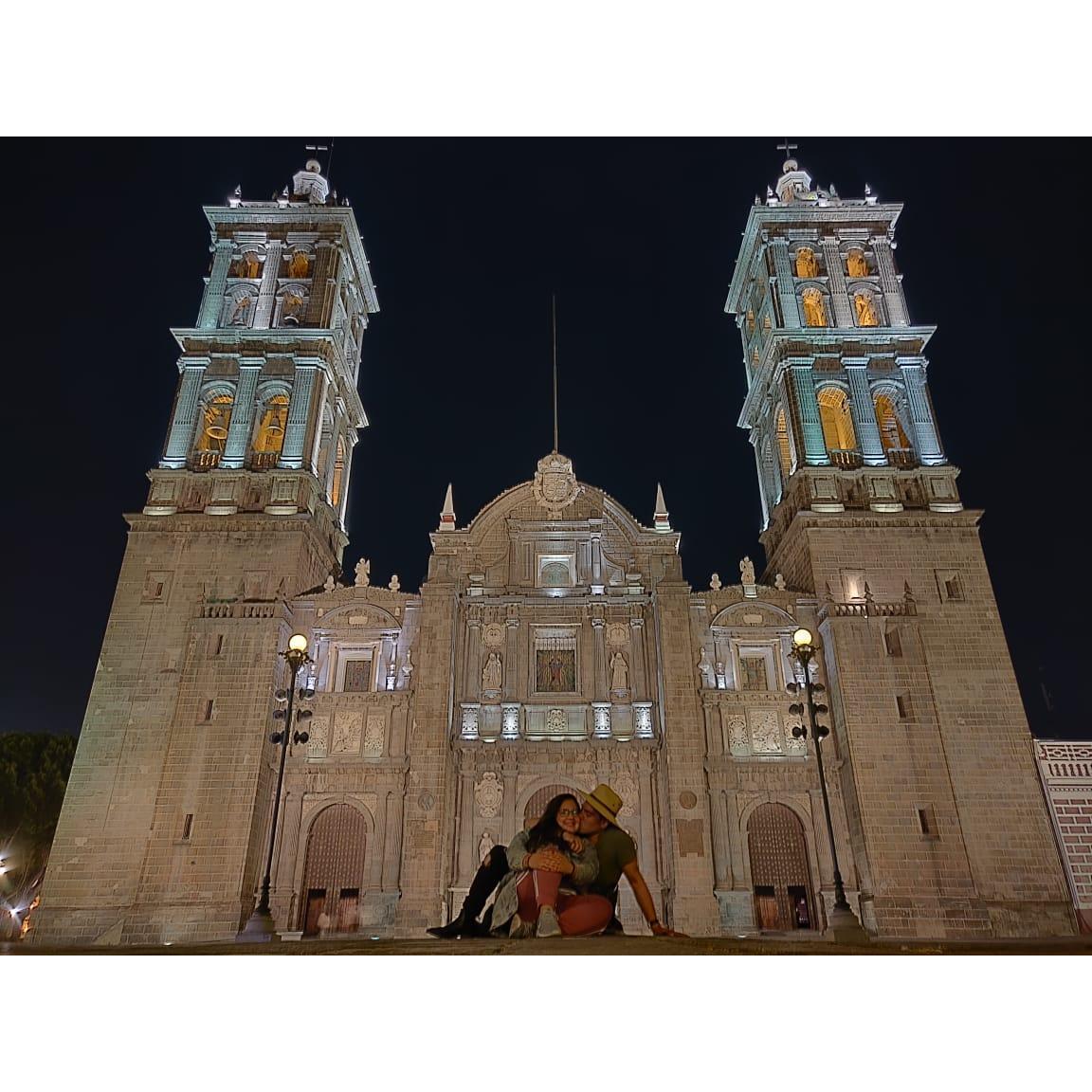 Turisteando en el centro de Puebla, hogar del mejor mole que hemos probado en nuestras vidas. Cabe mencionar que es la comida favorita de los dos!