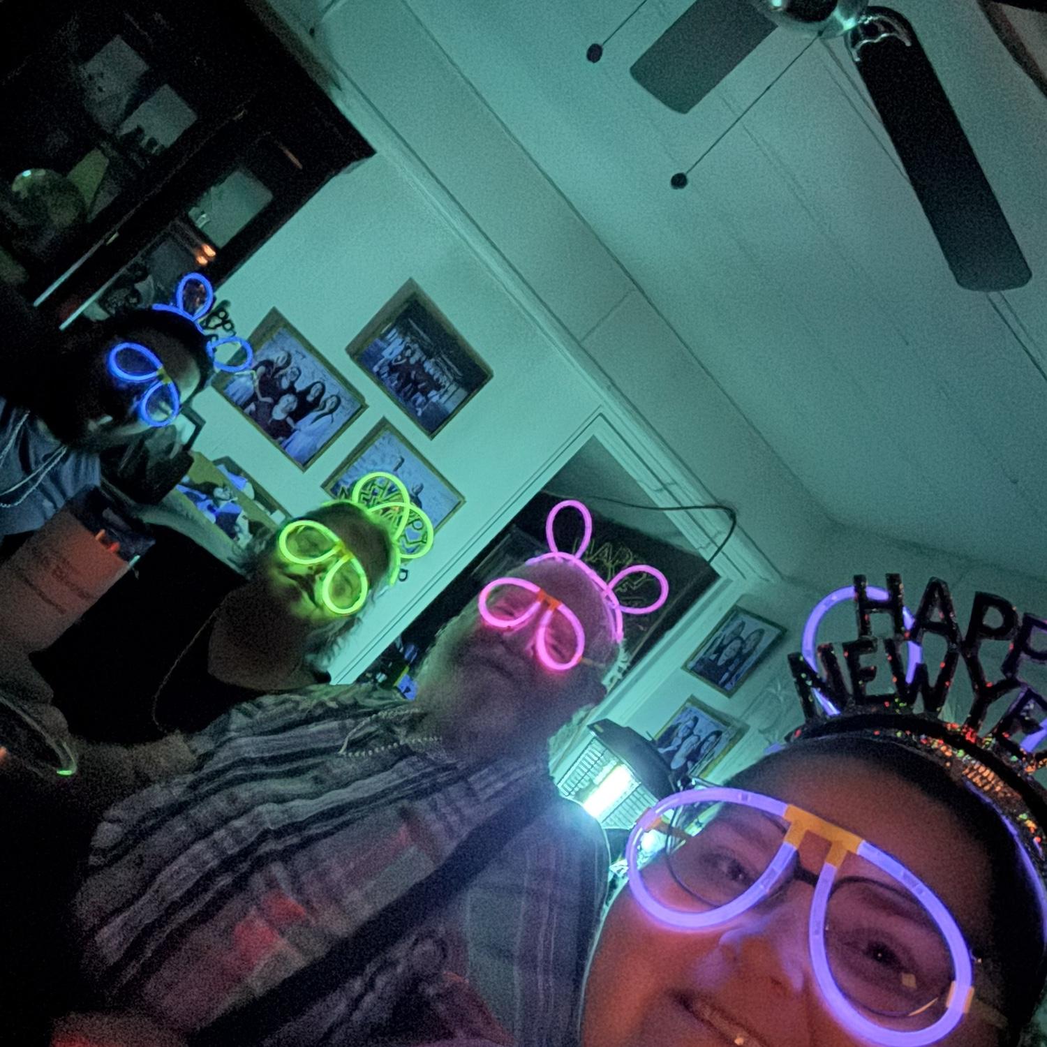 Manny & Clydos bringing in the new year in style with a certain glow at her parent’s house.