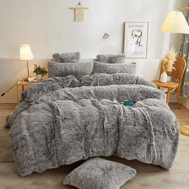 XeGe Plush Shaggy Duvet Cover Set Luxury Ultra Soft Crystal Velvet Bedding Sets 3 Pieces(1 Faux Fur Duvet Cover + 2 Faux Fur Pillow Cases),Zipper Closur (King, Light Gray Ombre)
