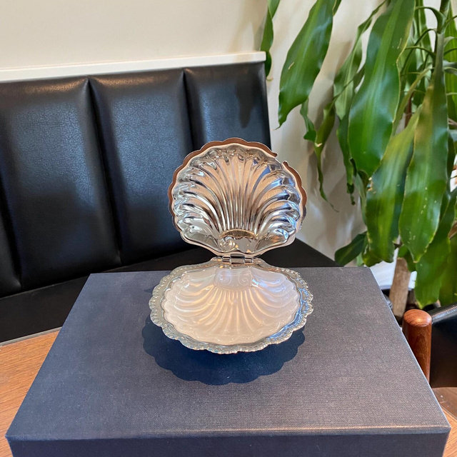 Vintage 5” x 5” metal clam butter dish / vintage metal clam shaped caviar dish / caviar dish