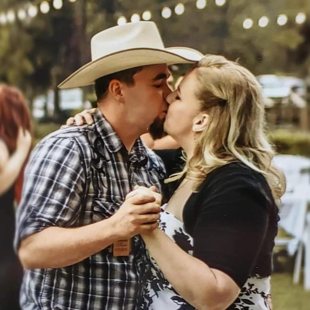 Dancing at a wedding! 🕺🏽💃🏽