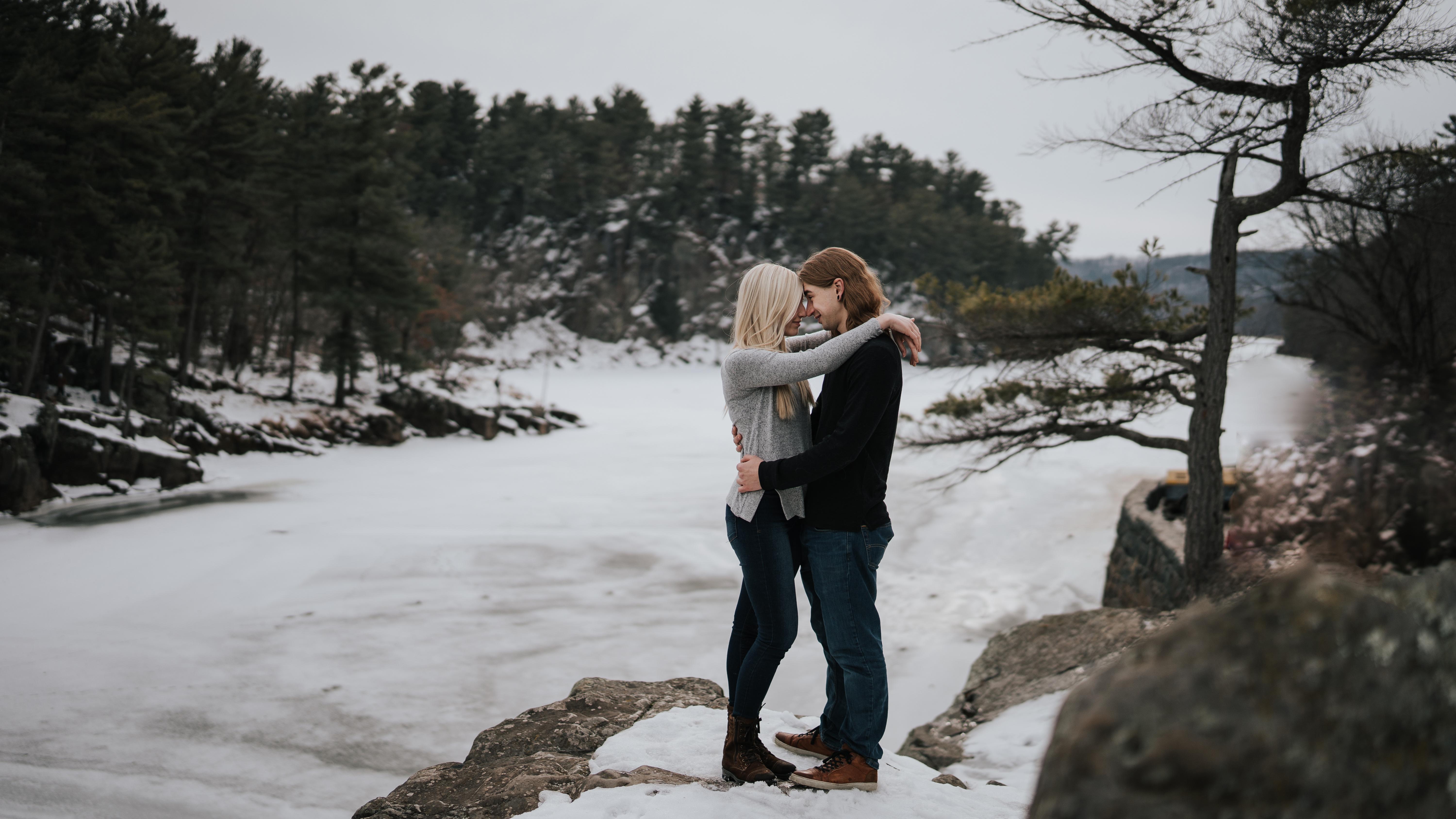 The Wedding Website of Lindsey Lucht and Dane Paulson