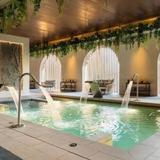 SPA, POOLS & BEACH