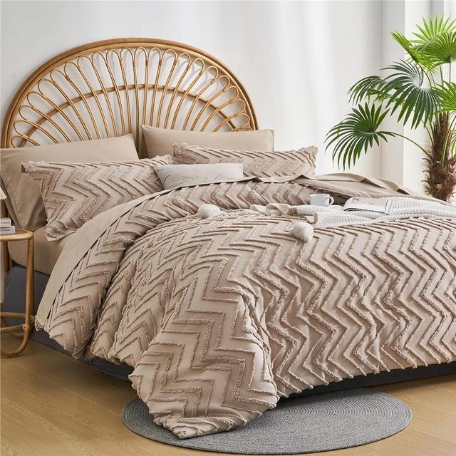 KAKKI 7 Piece Bed in a Bag Queen Size Tufted Comforter Set, Khaki Chevron Boho Shabby Chic Comforter and Sheet Set, Soft Microfiber Complete Bedding Set for All Season(Khaki,Queen)