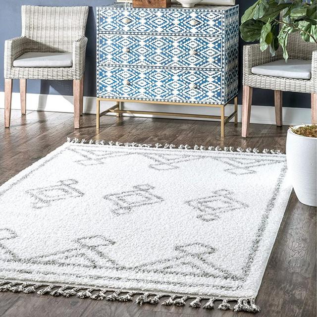 nuLOOM Mackie Moroccan Diamond Shag Rug, 5' 3" x 7' 7", White