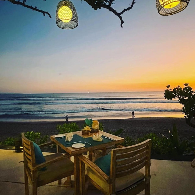 Romantic Sunset Dinner in Bali