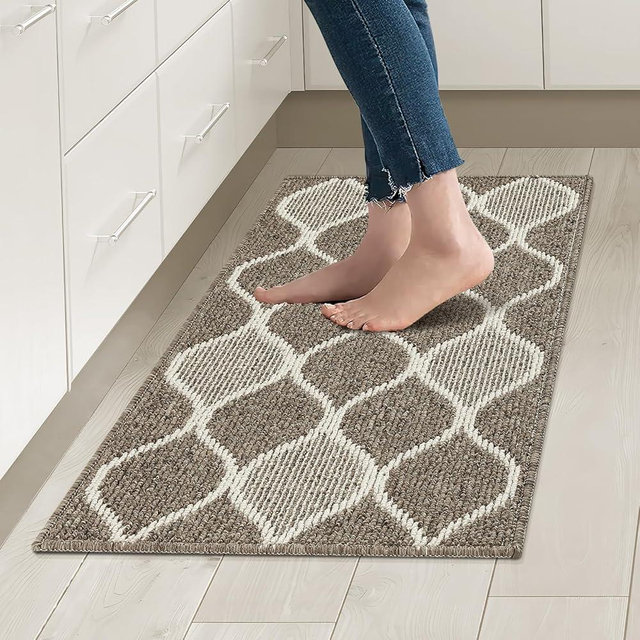 Villsure Kitchen Mat, Kitchen Rugs Non Skid Kitchen Runner Rug Absorbent Resist Dirt Kitchen Floor Mat Comfort Standing Mat Made of 100% Polypropylene Machine Washable,17.7"x29.5",Brown