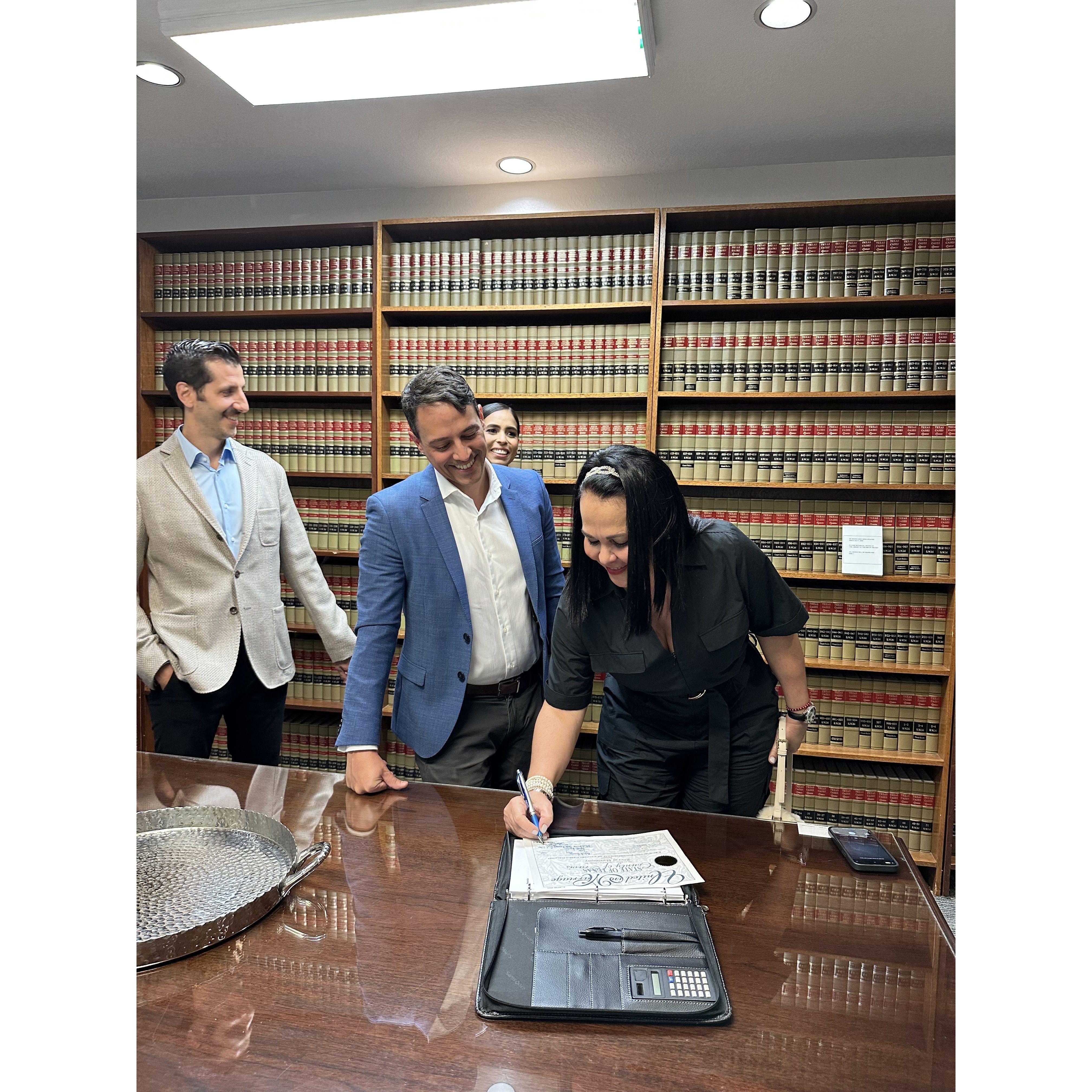 Testigos Boda Civil: Anibal (cuñado) y mamá de Kare