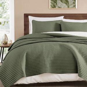 WRENSONGE King Size Quilt-3 Pieces Lightweight Bedspreads Olive Green King Quilt Bedding Set for All Seasons, Soft Summer Coverlet with 2 Pillow Shams Suitable for Bed, Couch, Quilt Blanket