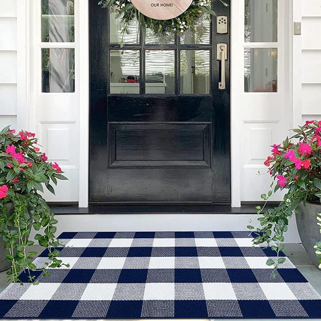 IOHOUZE Cotton Buffalo Plaid Rug Outdoor Doormat 27.5 x 43 Inches Washable Woven Front Porch Decor Outdoor Indoor Welcome Mats for Front Door/Farmhouse/Entryway/Home Entrance Nave Blue and White Rug