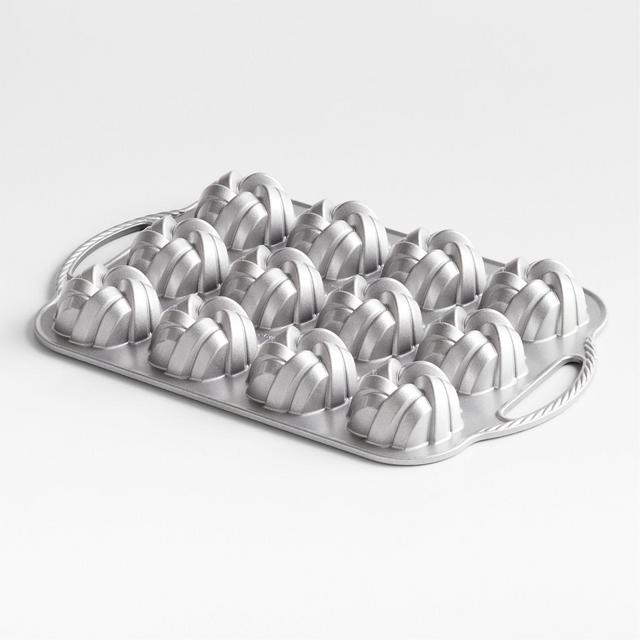 New Nordic Ware FESTIVAL 6 Mini Bundt Muffin Aluminum Pan Platinum