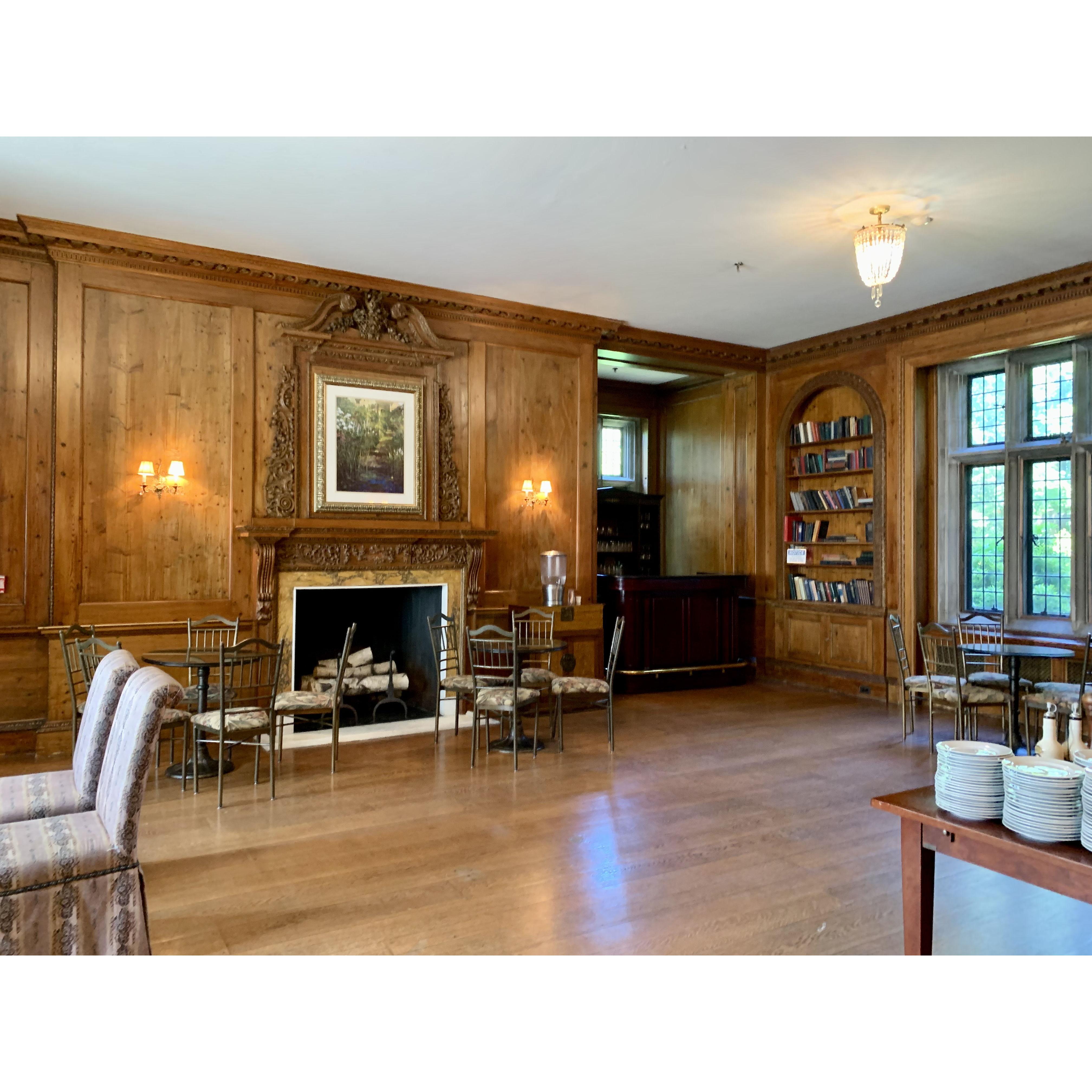 Cocktail room at Skylands Manor