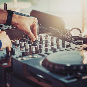 DJ