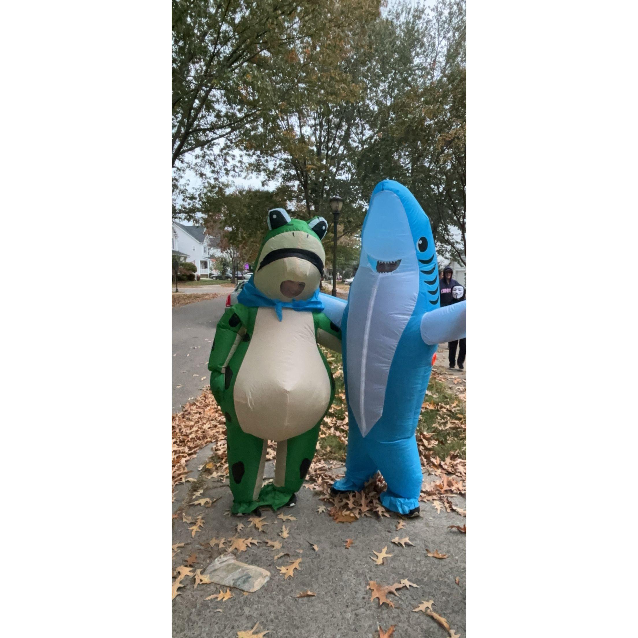 Hunter (William) is the shark and Kelsey is the frog.