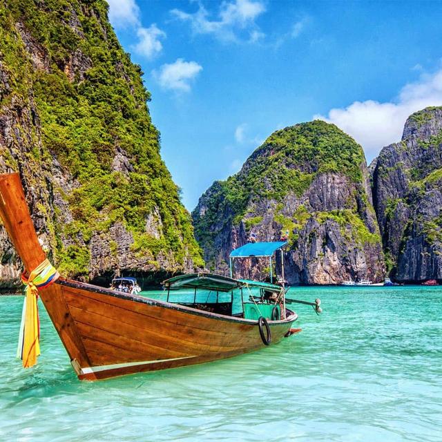 Round-Trip Longboat Ride to Phi Phi Islands
