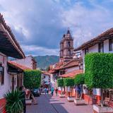 Stroll in the beautiful colonial town