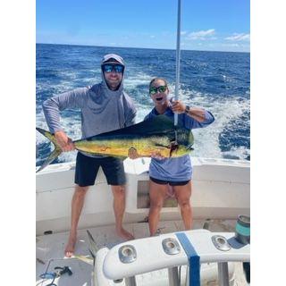 The first time Eric taught Stephany how to gaff a Mahi Mahi and bring it into the boat!