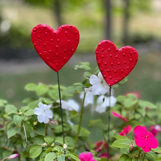 Set of Two 3 inch Red Heart Garden Stakes,Lover's Gift,Heart Plant Art Potted plants,Garden Sculpture,Valentines Day Gift For Her