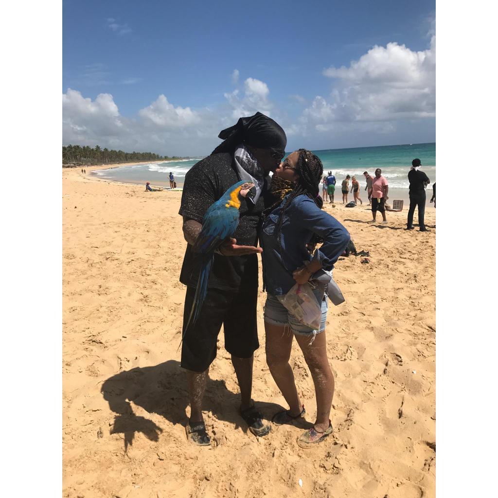 Not even on a well planned out vacation, could a exotic parrot, stop our love. #TheBraxtons