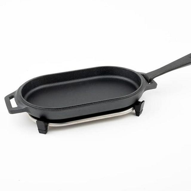 Ooni Cast Iron Sizzler Plate - Sizzler Cast Iron Pan - Cast Iron Cookware with Removable Handle - Cast Iron Griddle - Pre-Seasoned Oven Safe