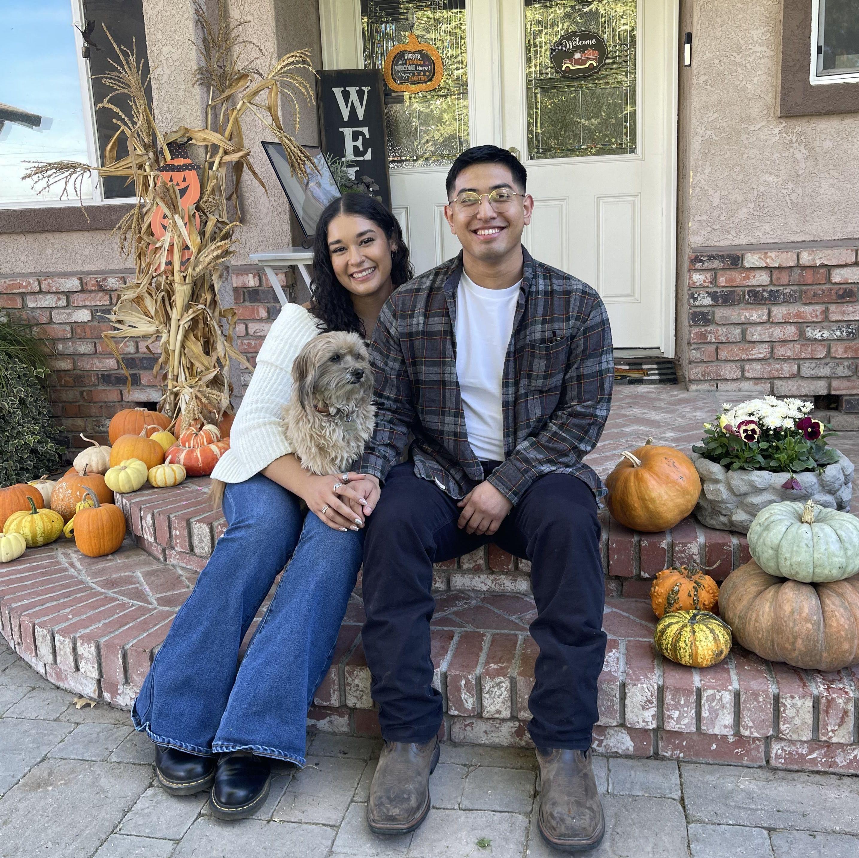Our first thanksgiving “mama y papa” picture as Vienna likes to call it ~old Oakdale house~