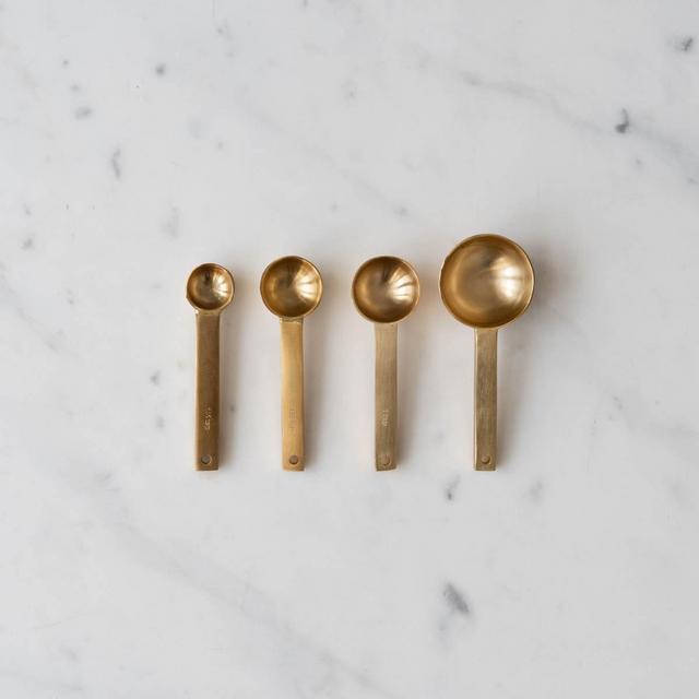 gold measuring spoons – set of 4