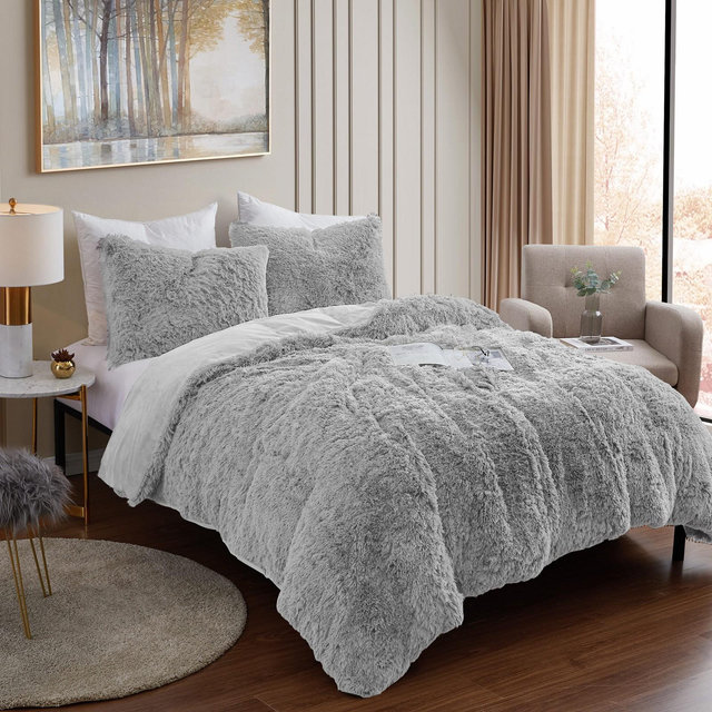 Sweet Home Collection Plush Shaggy Comforter Set Ultra Soft Luxurious Faux Fur Decorative Fluffy Crystal Velvet Bedding with 2 Shams, Queen, Silver