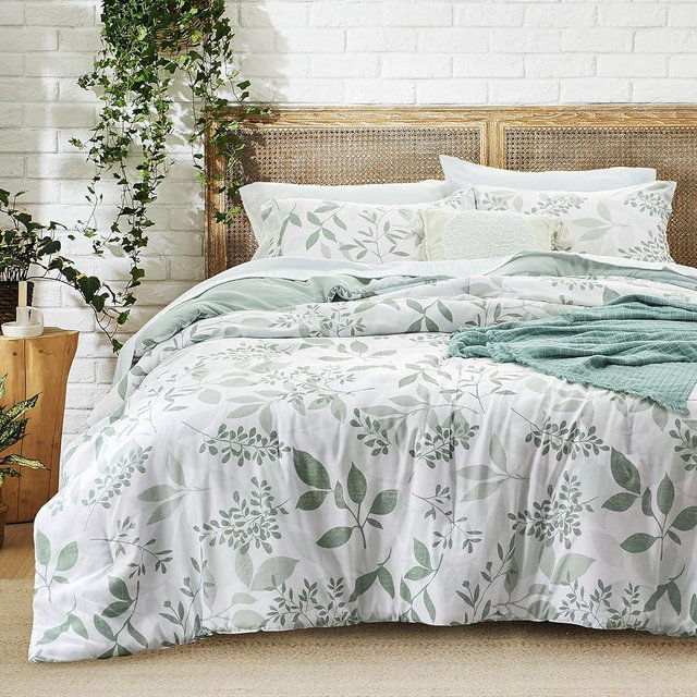Bedsure Queen Comforter Set - White & Green Floral Comforter, 3-Piece Cute Botanical Bed Set, Fluffy Soft Summer Comforter, Includes 2 Pillow Shams