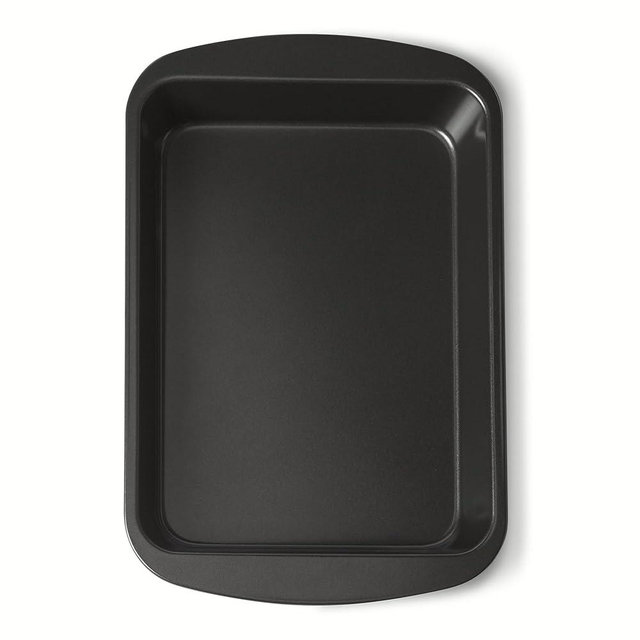 Amazon Basics Nonstick Rectangle Baking Pan, 9 x 13 in., Perfect for Cakes, Dishwasher and Oven-Safe