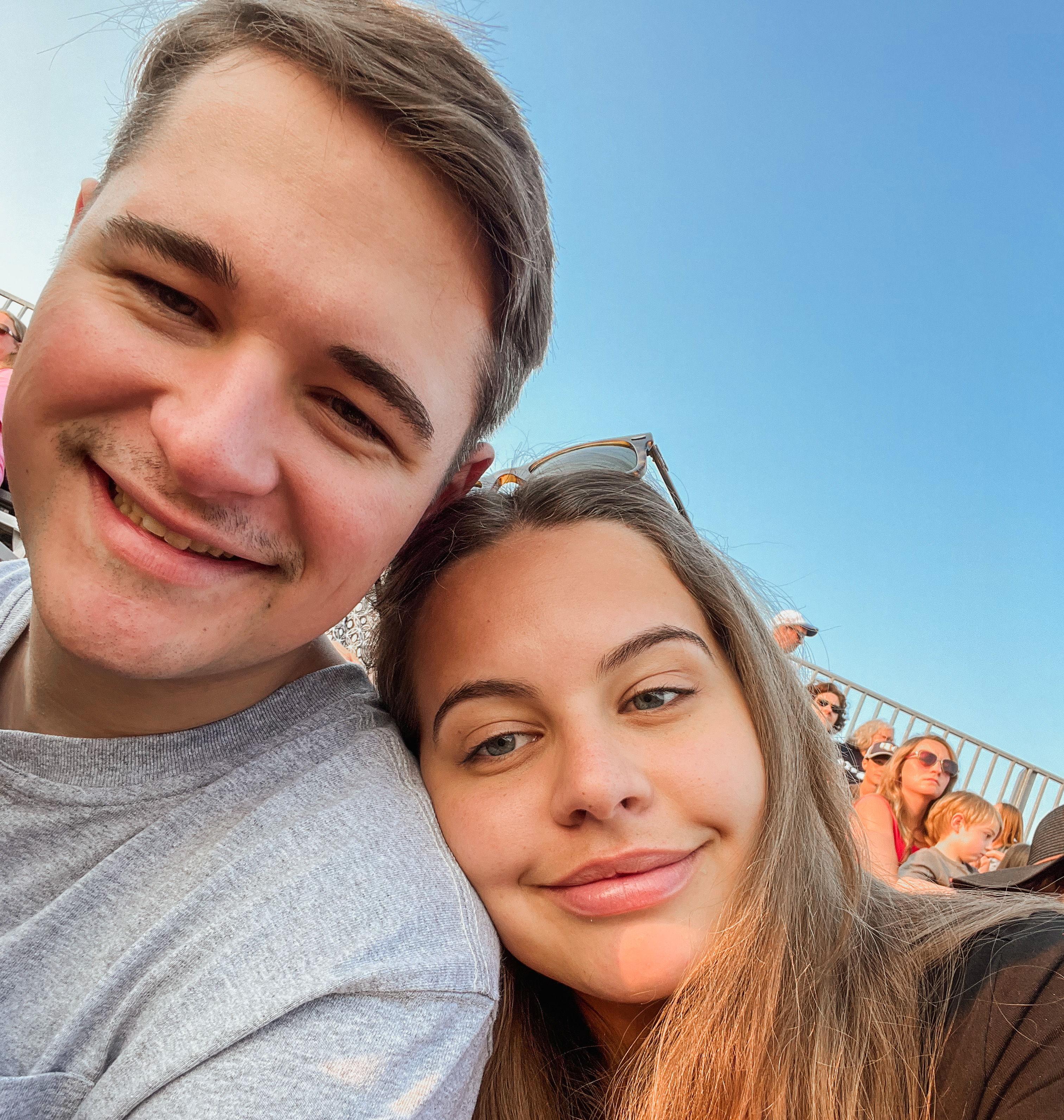 The Wedding Website of Danielle Wolfe and Damon Glastetter
