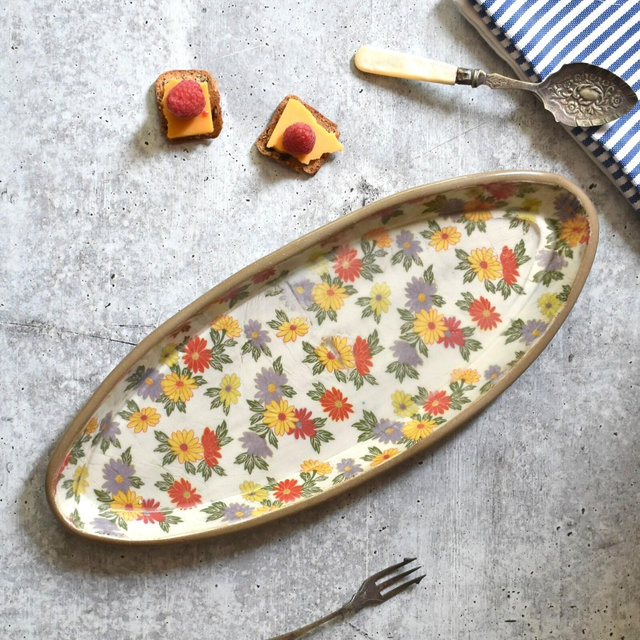 Daisy bloom oval serving dish, spring table decor, Ceramic platter, Handmade pottery, Handmade gift, Serving dish, Housewarming gift